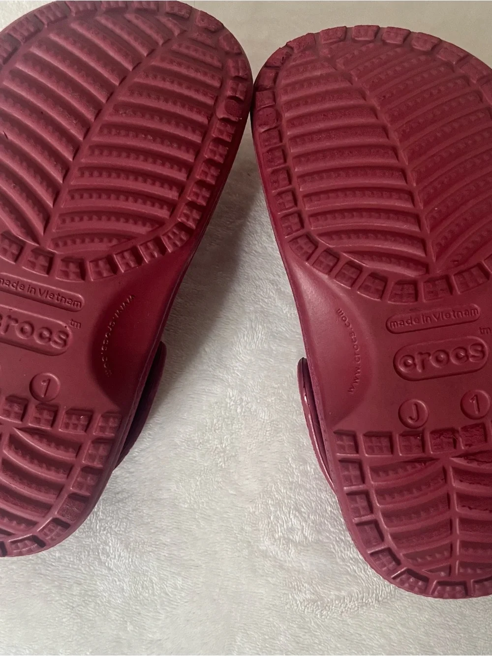 Crocs Kids Classic Slip-On Clog in Deep Red Velvet Finish Sz 1